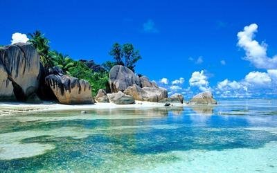 浙江杭州：矿山荒地华丽转身绿色露营地